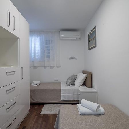 Drop In Split Luxury Suites Екстер'єр фото