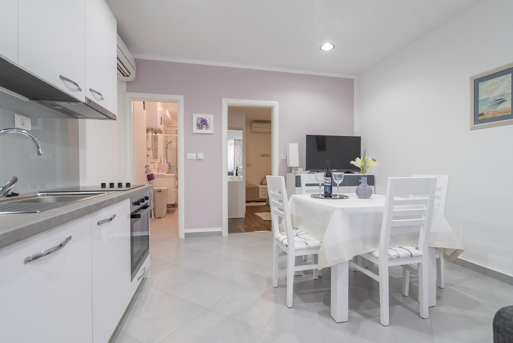 Drop In Split Luxury Suites Екстер'єр фото