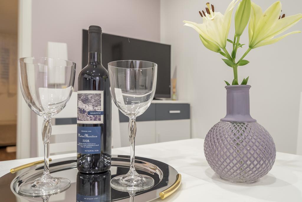 Drop In Split Luxury Suites Екстер'єр фото