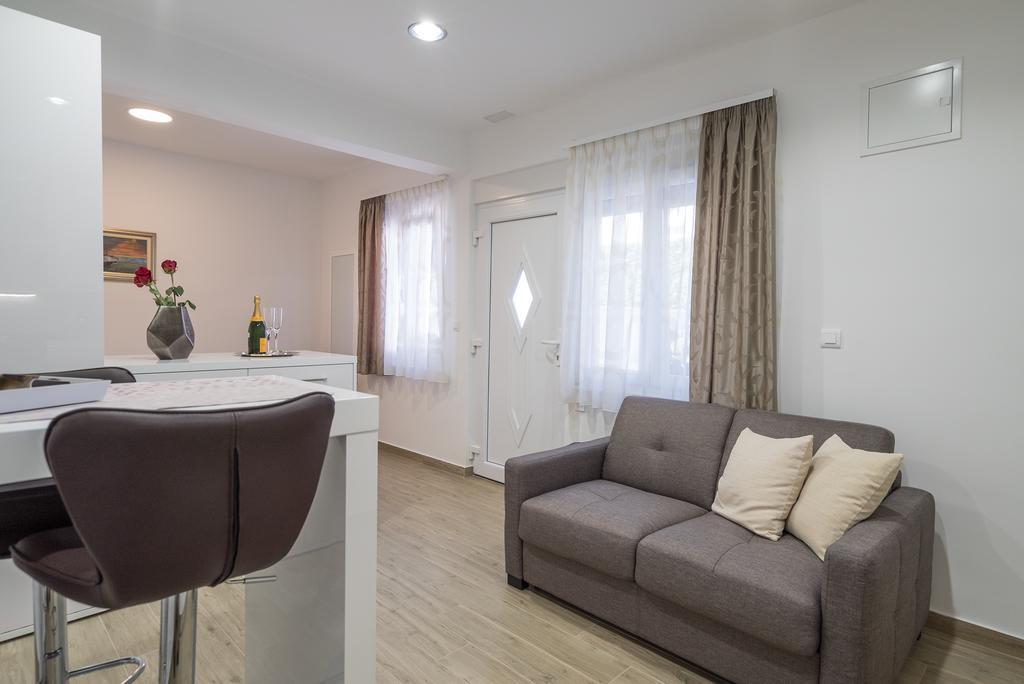 Drop In Split Luxury Suites Екстер'єр фото