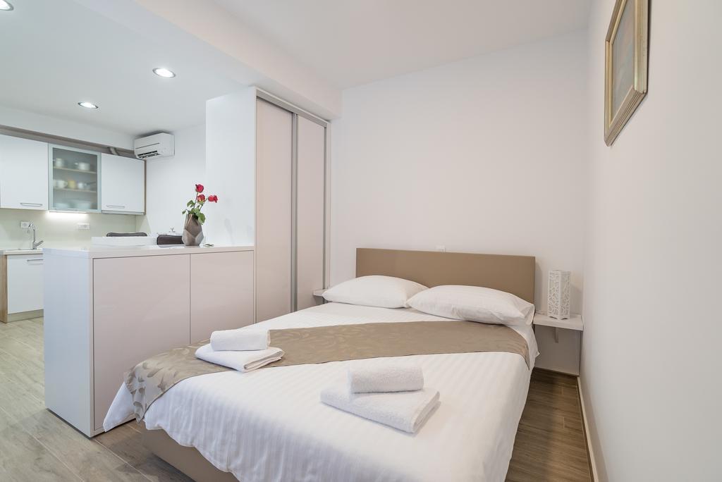 Drop In Split Luxury Suites Екстер'єр фото