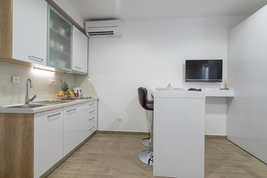 Drop In Split Luxury Suites Екстер'єр фото