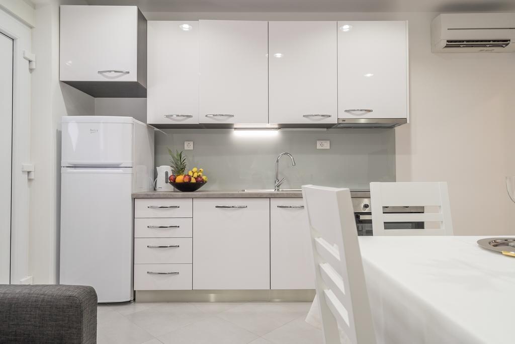 Drop In Split Luxury Suites Екстер'єр фото