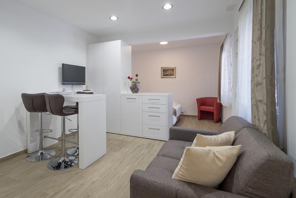 Drop In Split Luxury Suites Екстер'єр фото