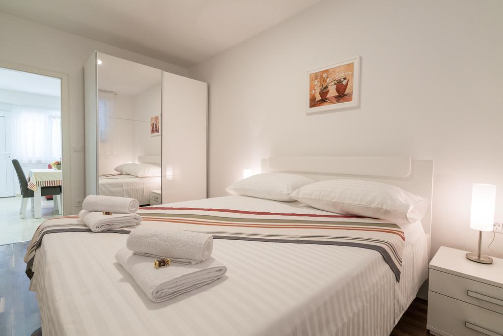 Drop In Split Luxury Suites Екстер'єр фото