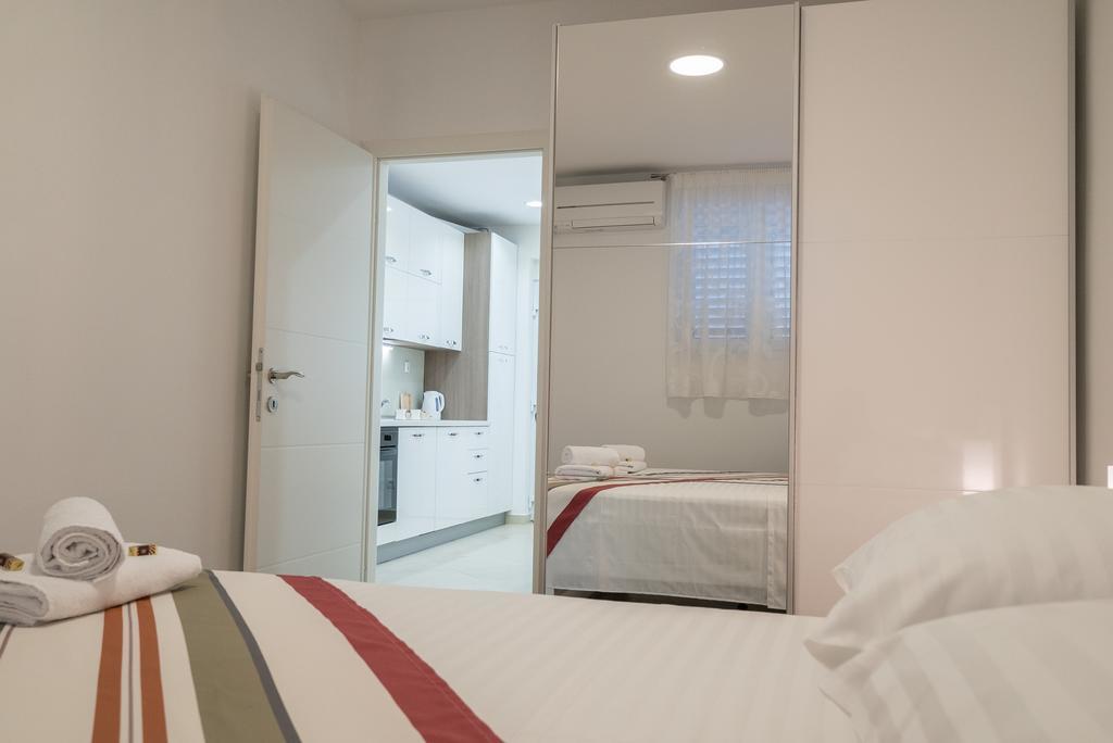Drop In Split Luxury Suites Екстер'єр фото