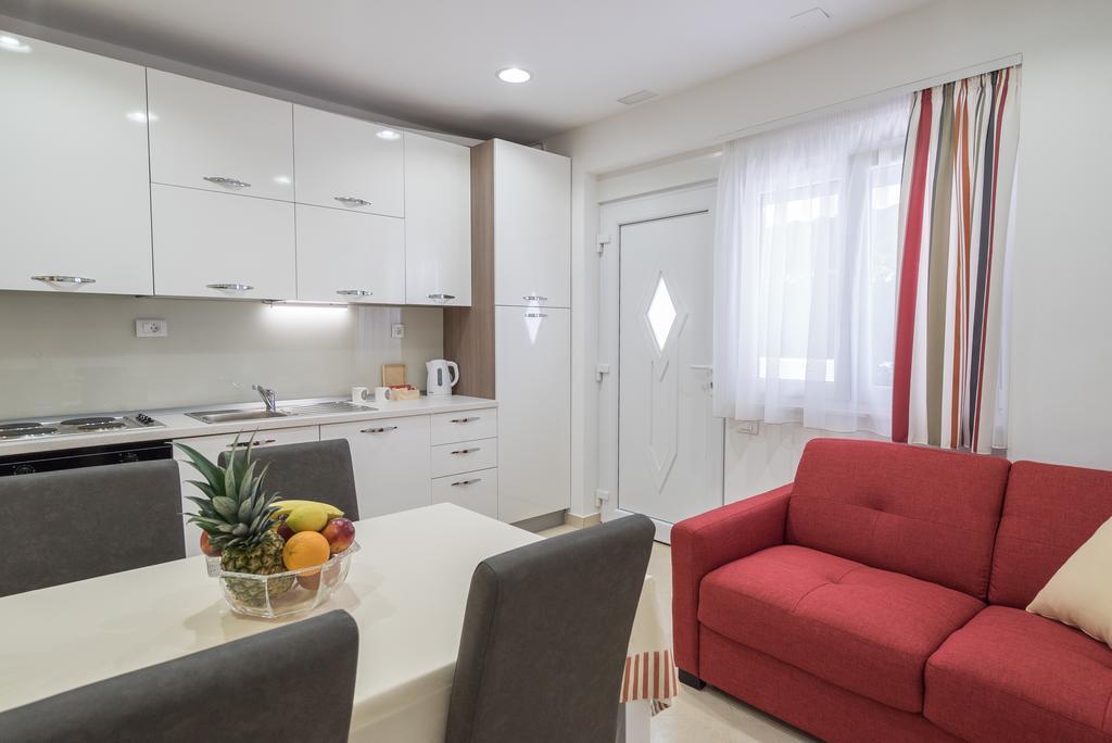 Drop In Split Luxury Suites Екстер'єр фото