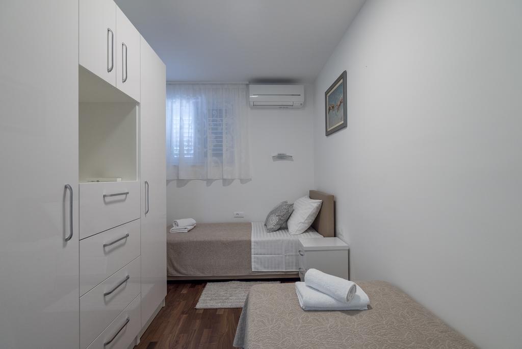 Drop In Split Luxury Suites Екстер'єр фото