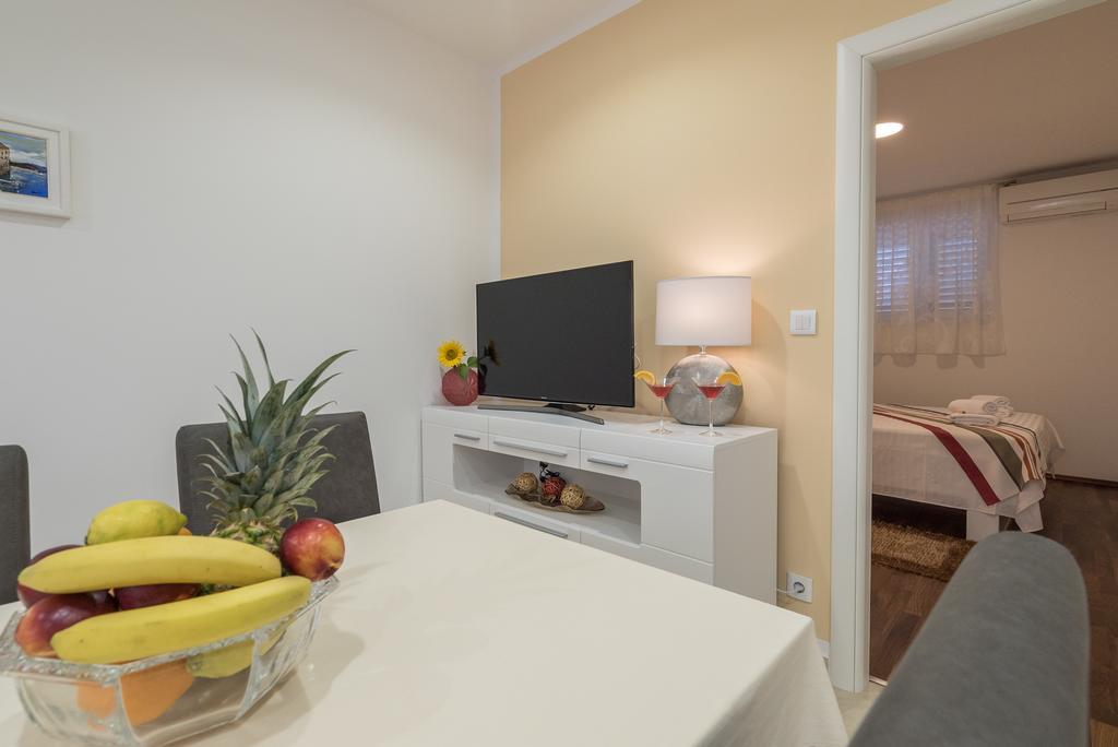 Drop In Split Luxury Suites Екстер'єр фото