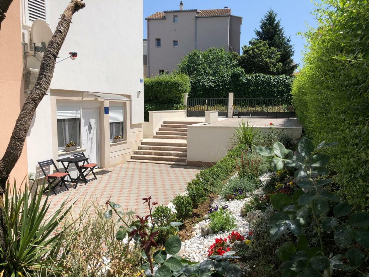 Drop In Split Luxury Suites Екстер'єр фото