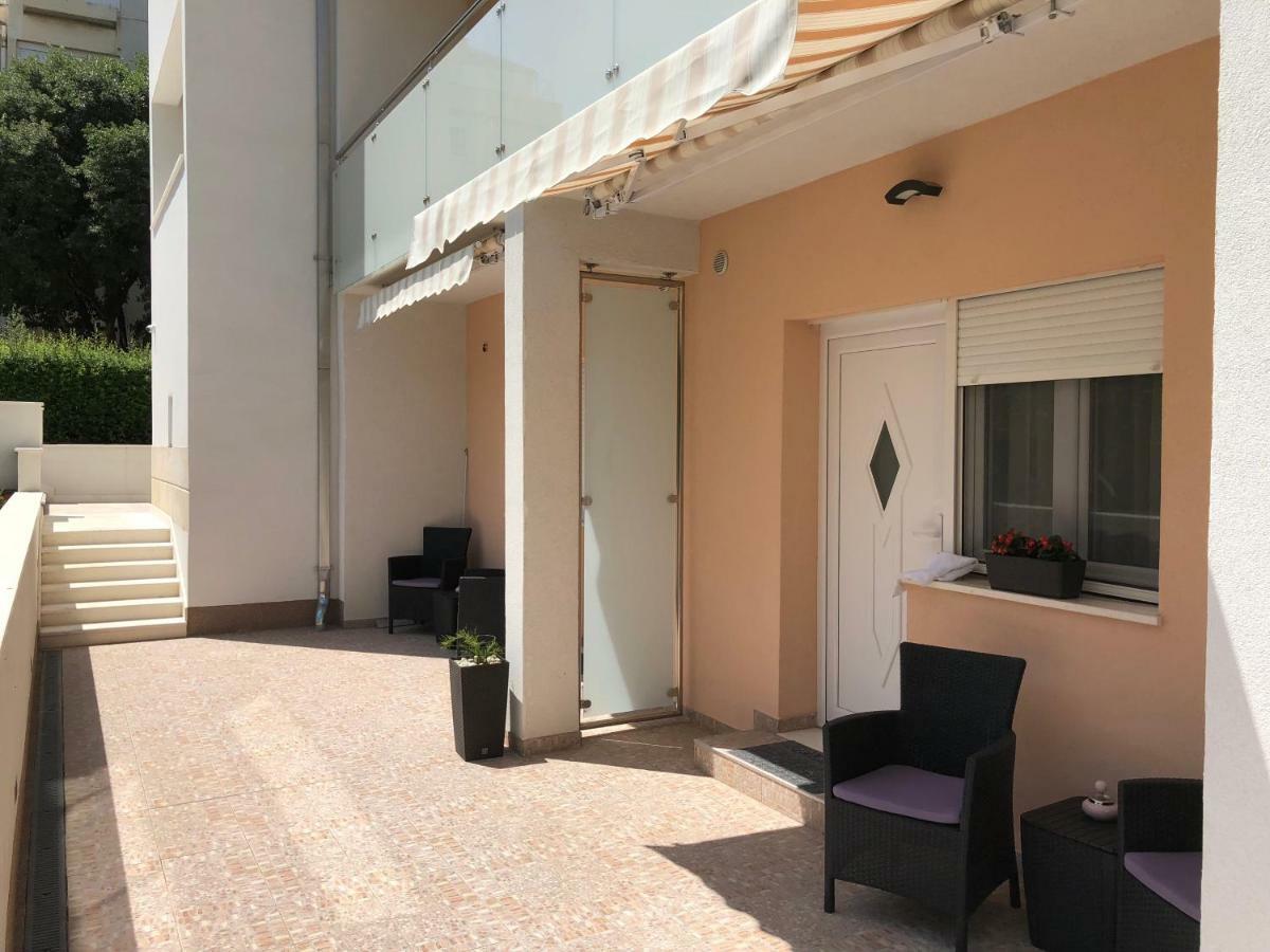 Drop In Split Luxury Suites Екстер'єр фото