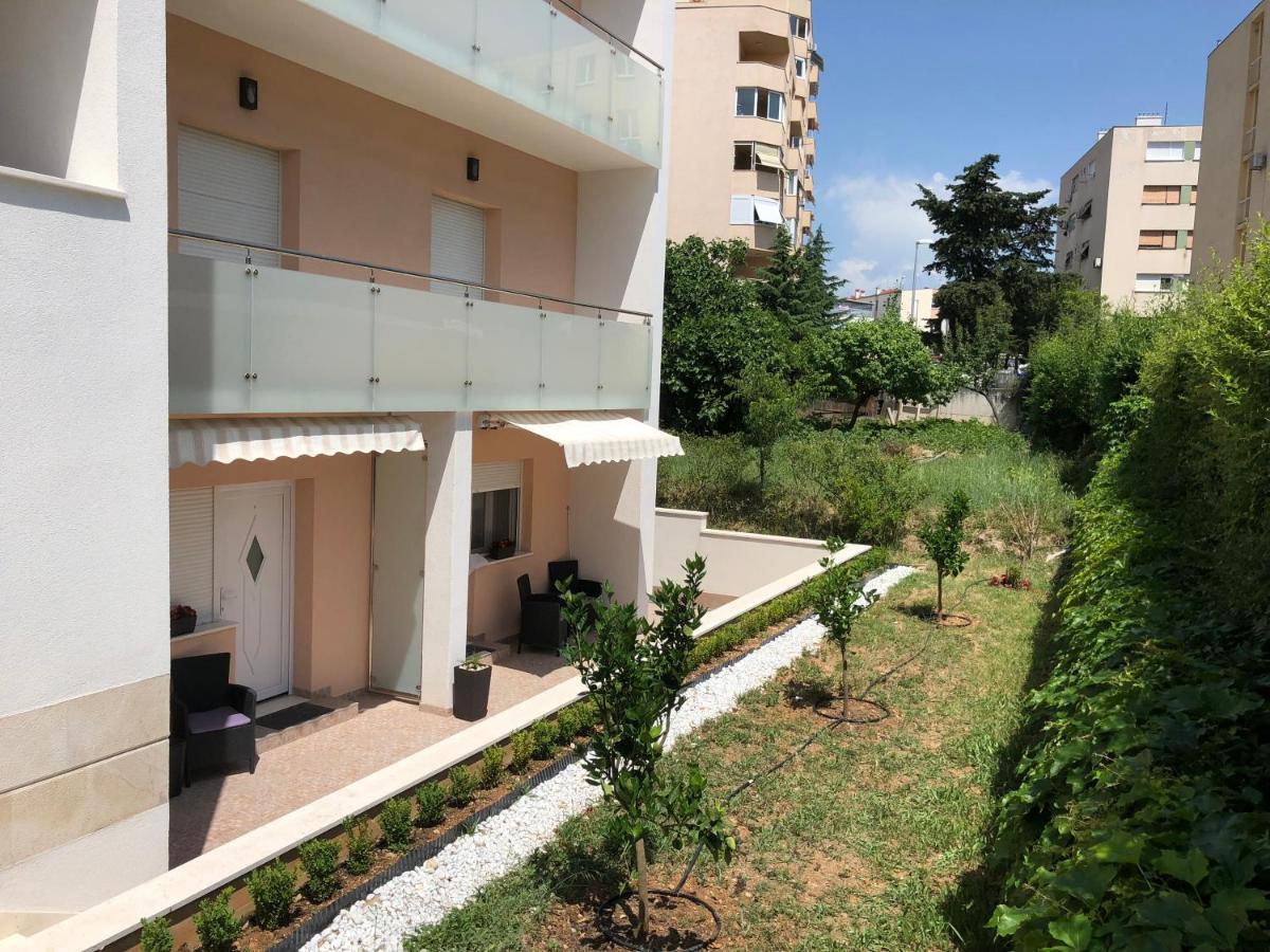 Drop In Split Luxury Suites Екстер'єр фото
