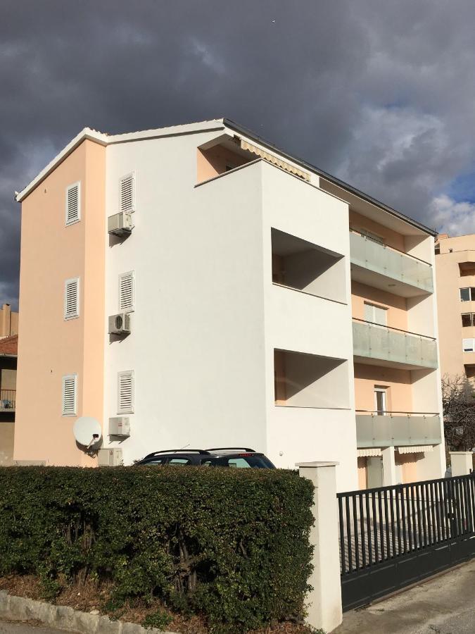 Drop In Split Luxury Suites Екстер'єр фото